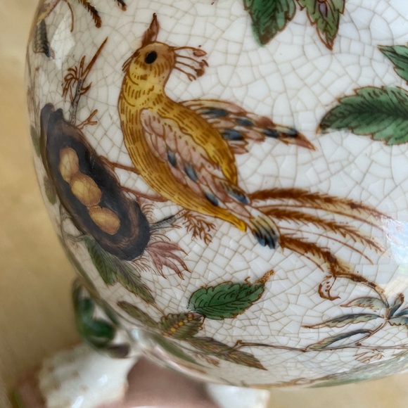 Wong Lee 10” Floral Bird Oriental Pedestal Base Vase/Urn - Picture 9 of 11